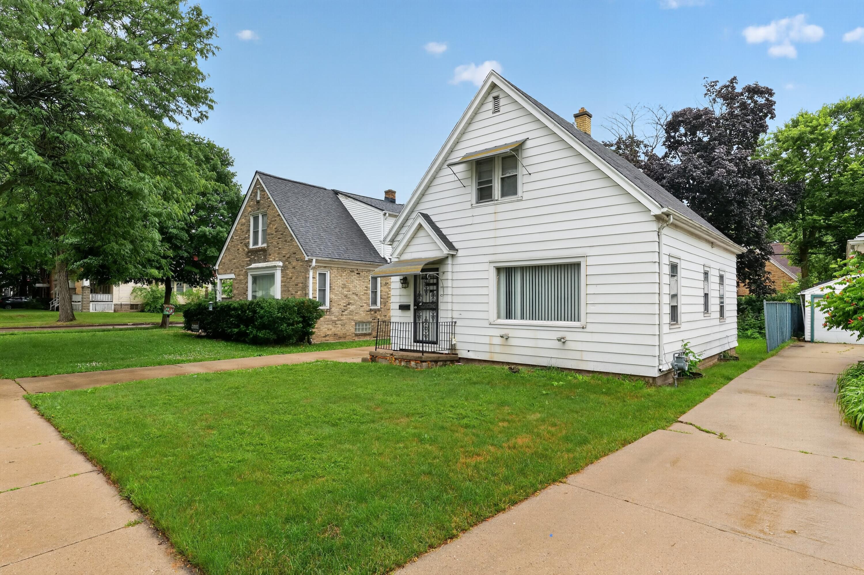 4109 North 39th Street Milwaukee, WI 53216 - Photo 4 of 37 02_4109_N_39th_St-Exterior-8851