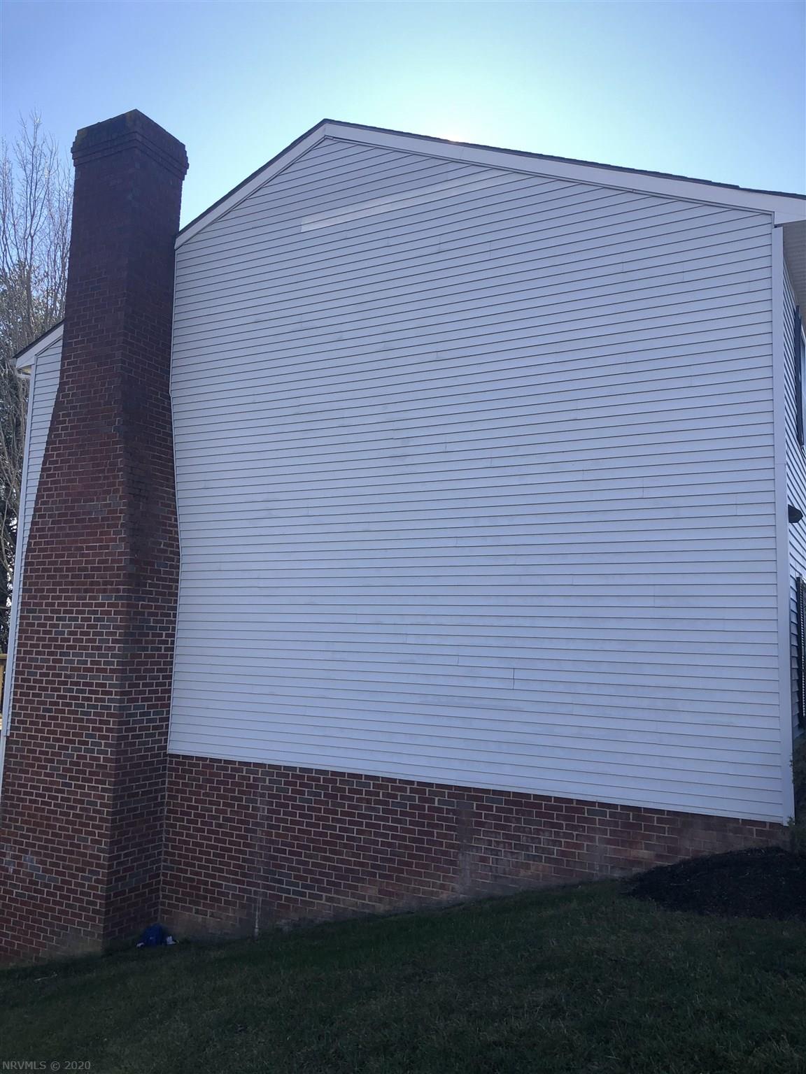2501 Ridge Road Blacksburg, VA 24060 - Photo 2 of 24 Gallery Image 2