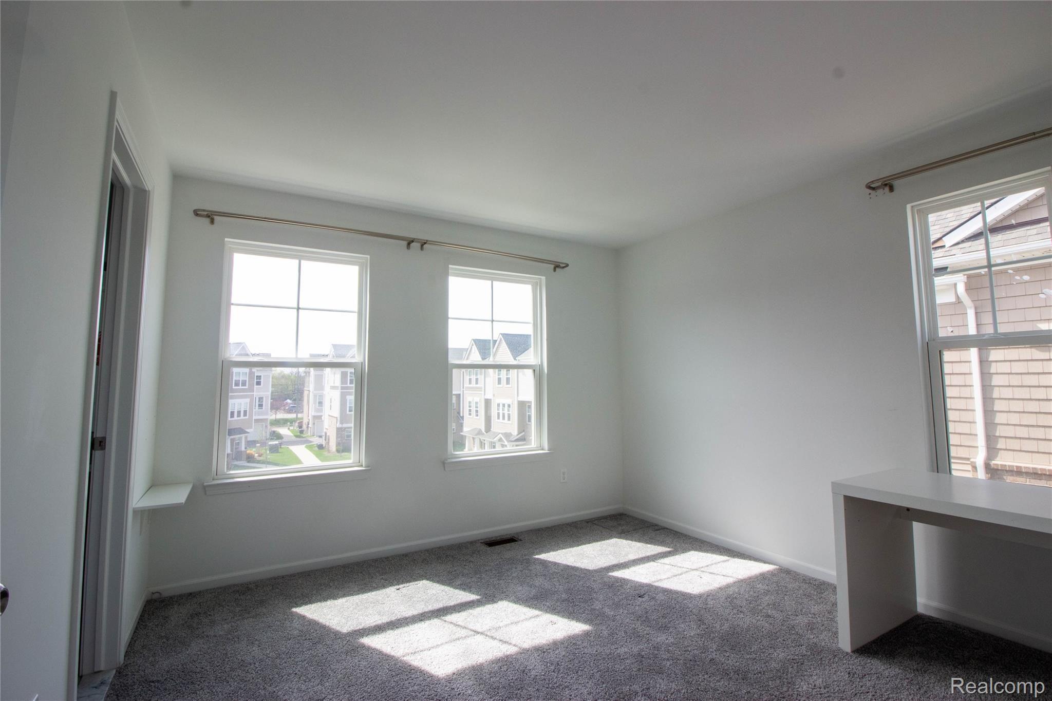 2500 Normandy Road, Unit 39 Royal Oak, MI 48073 - Photo 20 of 27 _MG_2139-HDR.jpg