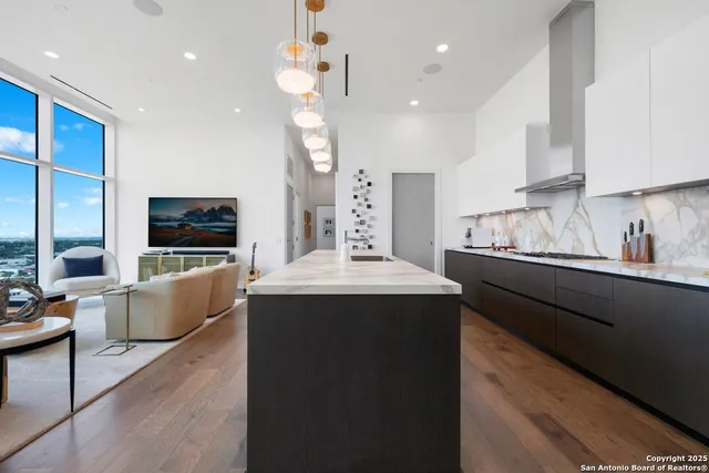 $11,000 | 123 Lexington Avenue, Unit 1806, San Antonio, TX 78205