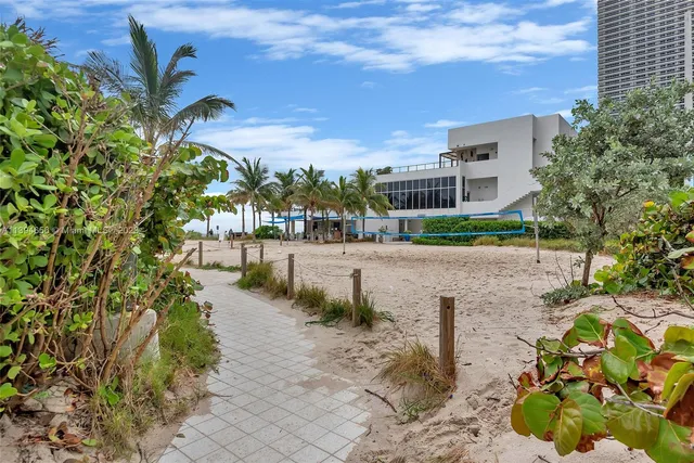 $4,200 | 4001 South Ocean Drive, Unit 14H, Hollywood, FL 33019