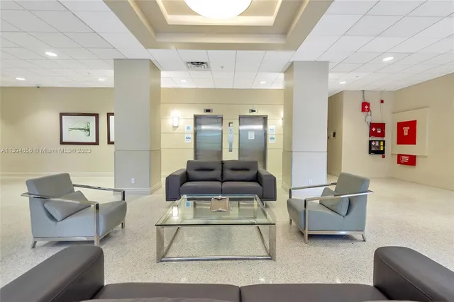 $4,200 | 4001 South Ocean Drive, Unit 14H, Hollywood, FL 33019