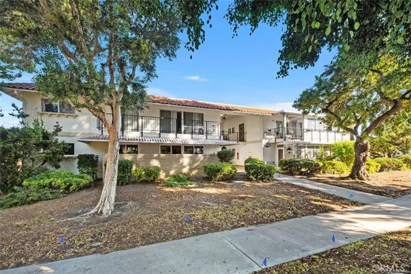 $345,000 | 2118 Via Puerta, Unit D, Laguna Woods, CA 92637