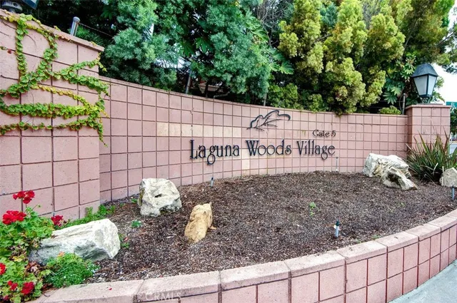 $440,000 | 2118 Via Puerta, Unit D, Laguna Woods, CA 92637