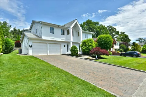 $1,699,998 | 3 Joy Drive, Manhasset Hills, NY 11040
