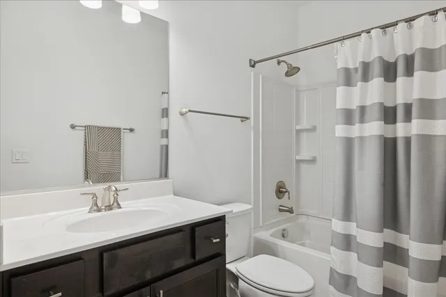 $2,900 | 5 Lake Vista Court, Lake Villa, IL 60046