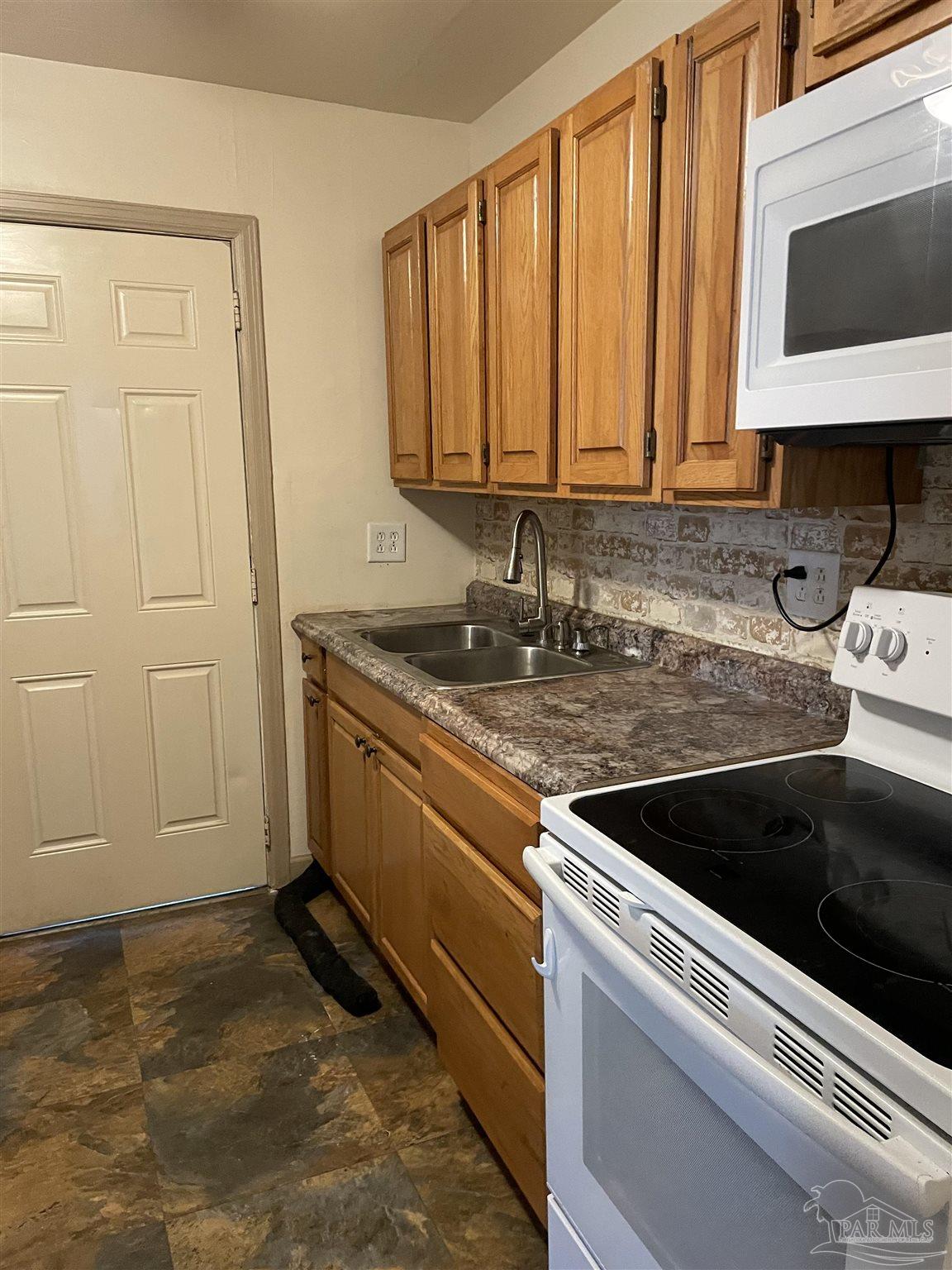 107 Frisco Road Pensacola, FL 32507 - Photo 6 of 21 Gallery Image 6