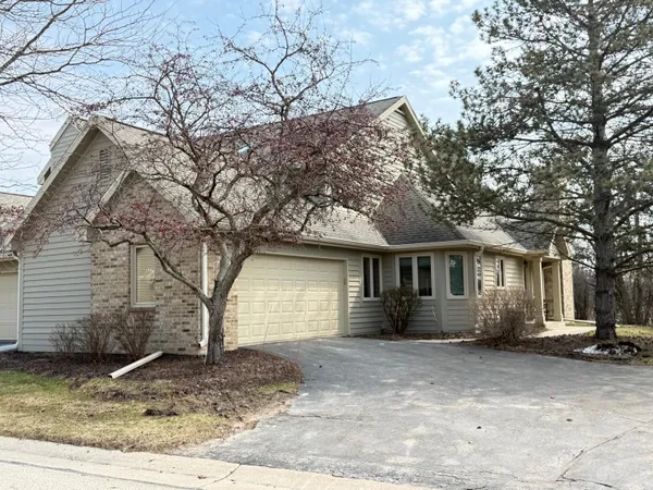 $395,000 | N21-w24093 Dorchester Drive, Unit 16D, Pewaukee, WI 53072