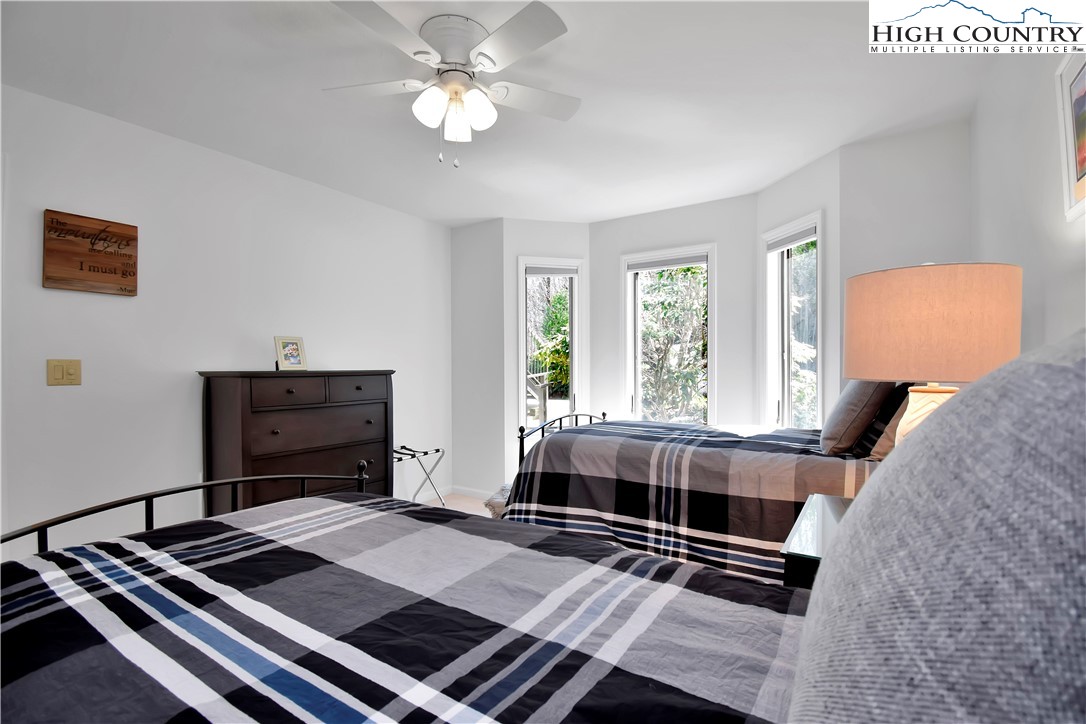 140 Manor View Lane, Unit CASCADES 2 Blowing Rock, NC 28605 - Photo 3 of 25 a bedroom with a bed and a window