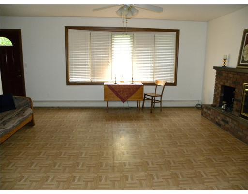 1 Maplewood Road Lewiston, ME 04240 - Photo 12 of 18 Living Room.