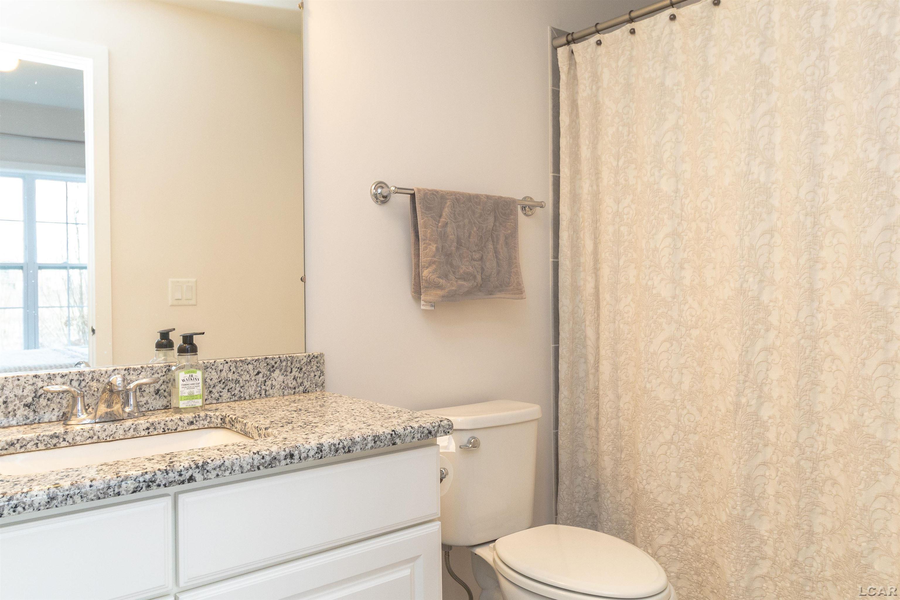 2854 Ridington Road Ann Arbor, MI 48105 - Photo 38 of 48 GUEST SUITE BATHROOM