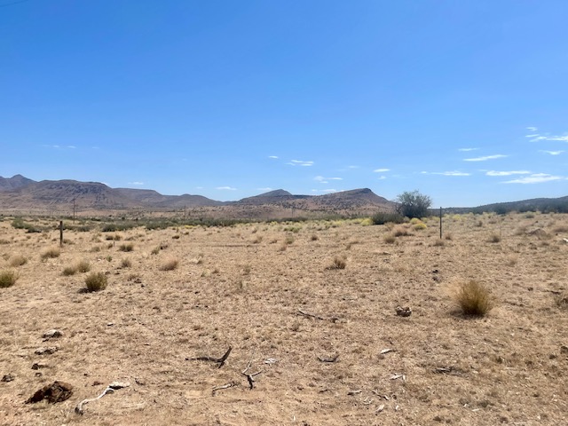 2424 North Doyle Road Kingman, AZ 86401 - Photo 13 of 18 a view of lake and mountain