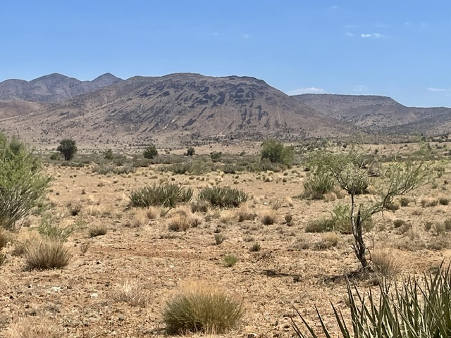 2424 North Doyle Road Kingman, AZ 86401 - Photo 2 of 18 a view of mountains and valleys