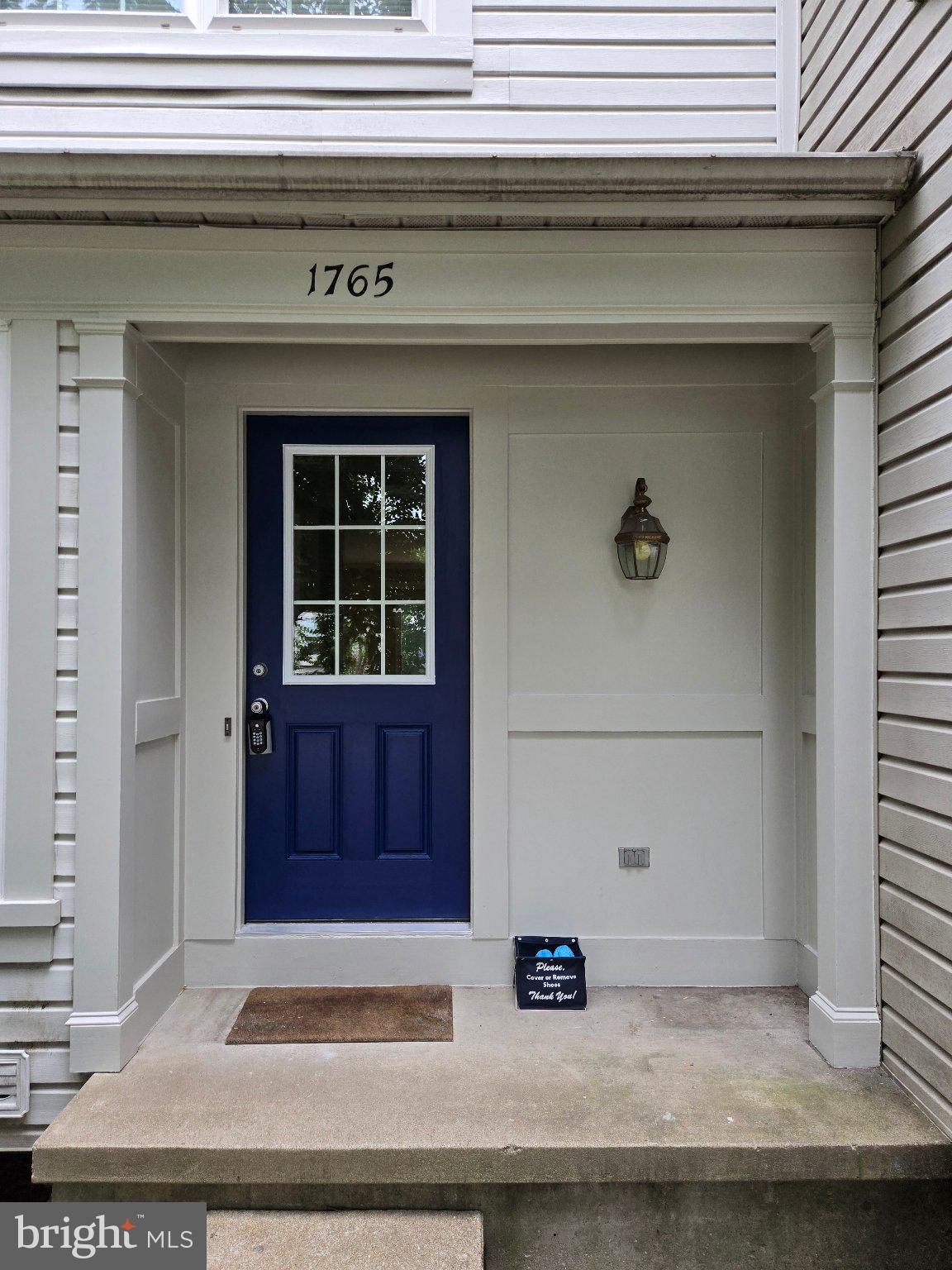 1765 Rochelle Court Woodbridge, VA 22192 - Photo 30 of 34 Charming entrance with bold blue door.