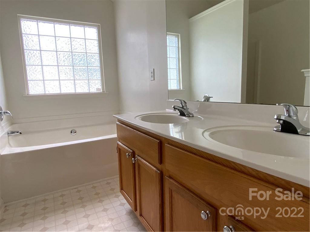 11013 Palestrina Road Charlotte, NC 28215 - Photo 4 of 16 Gallery Image 4