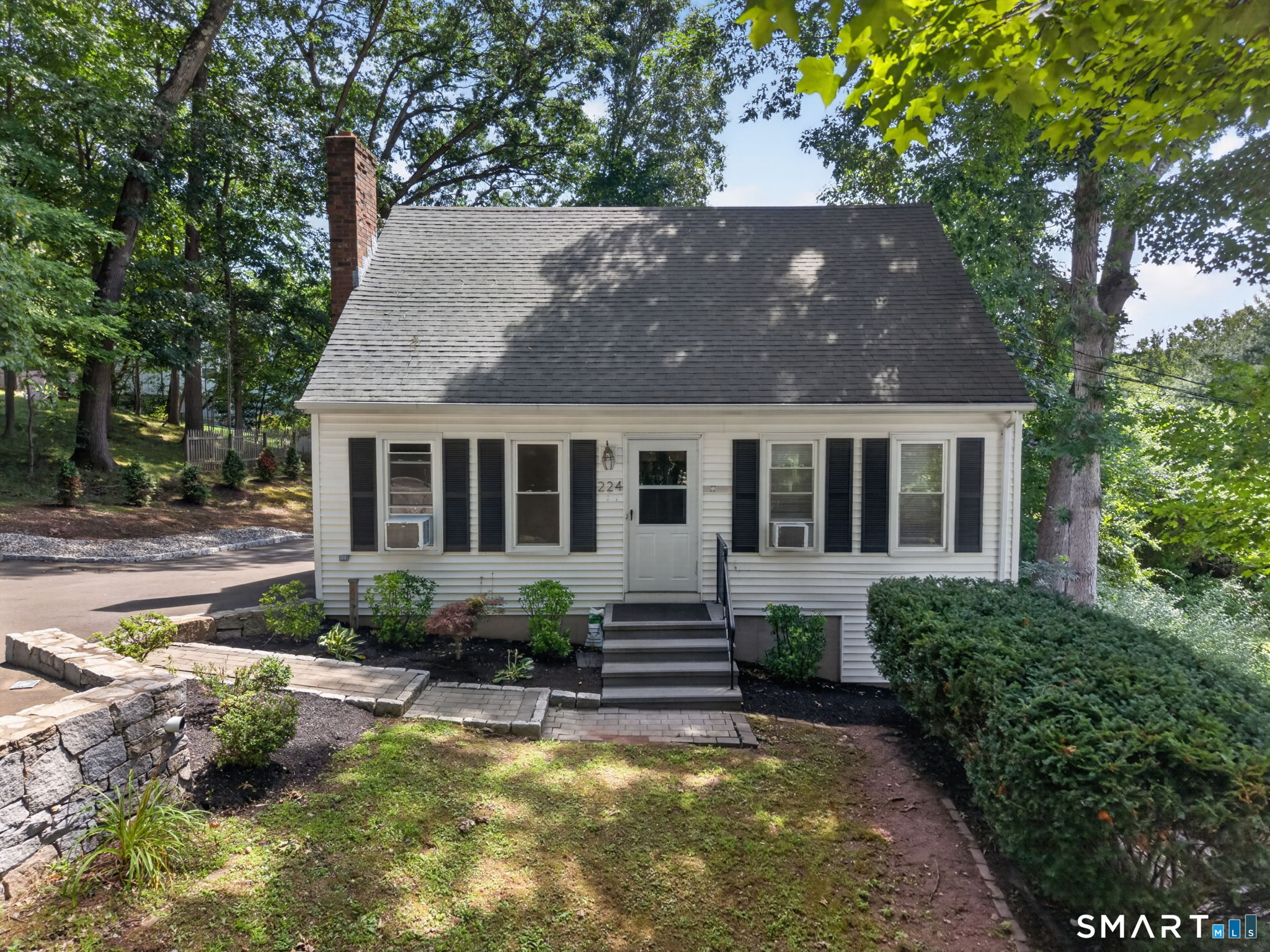 224 Anns Farm Road Hamden, CT 06518 - Photo 1 of 40 Gallery Image 1