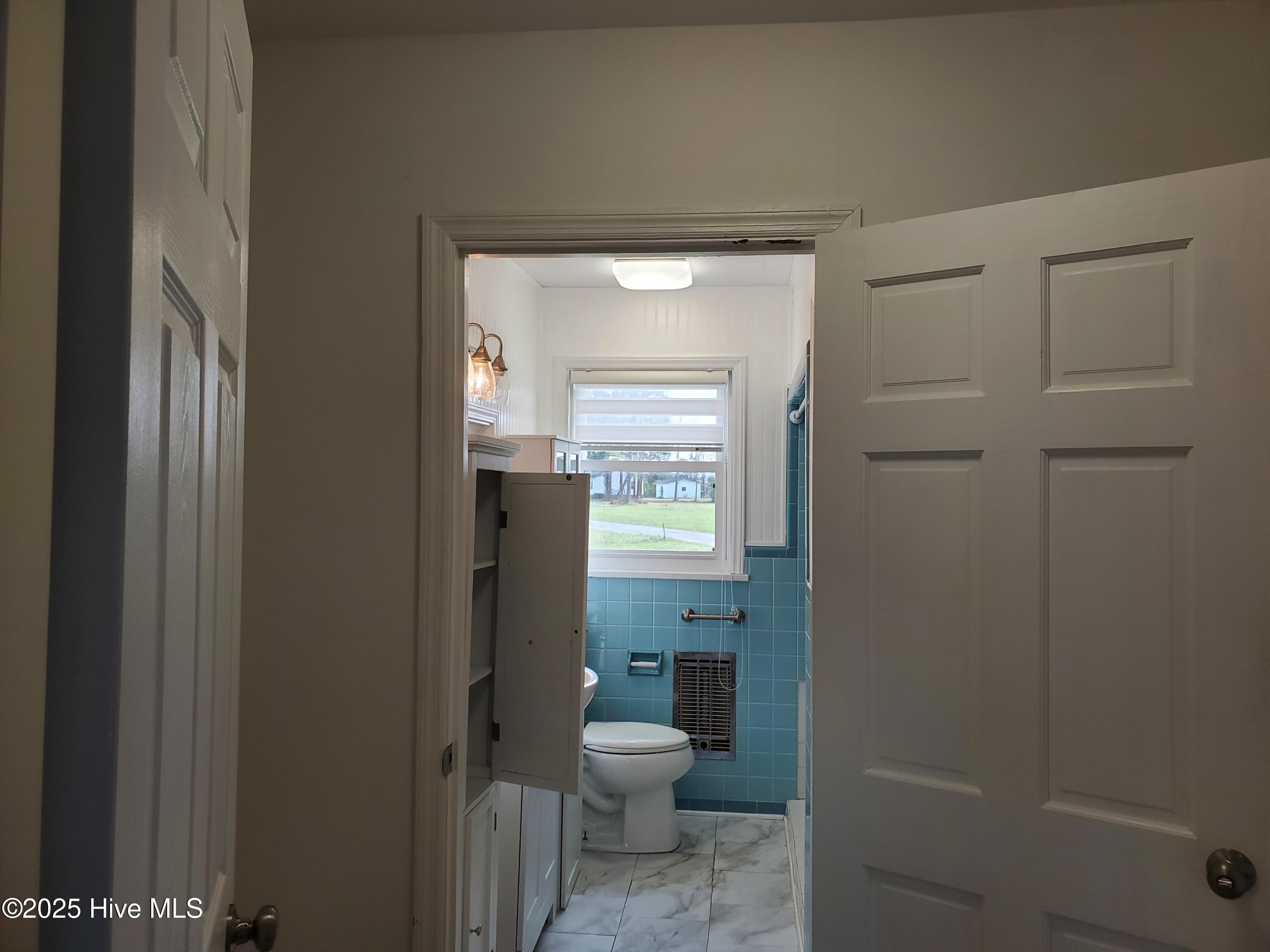 4128 Freedom Way Hubert, NC 28539 - Photo 20 of 26 Entry to bathroom