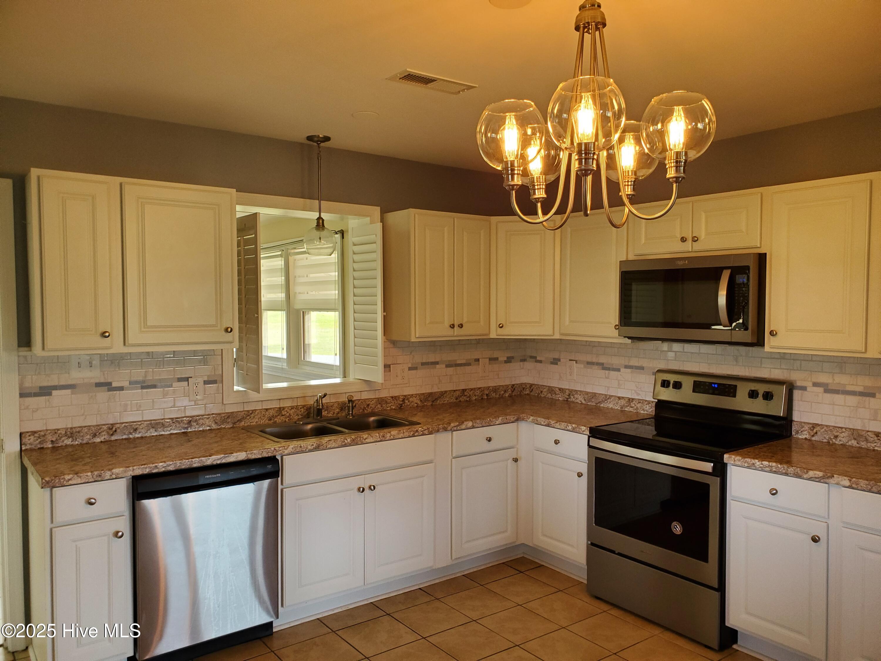 4128 Freedom Way Hubert, NC 28539 - Photo 6 of 26 20240325_161843