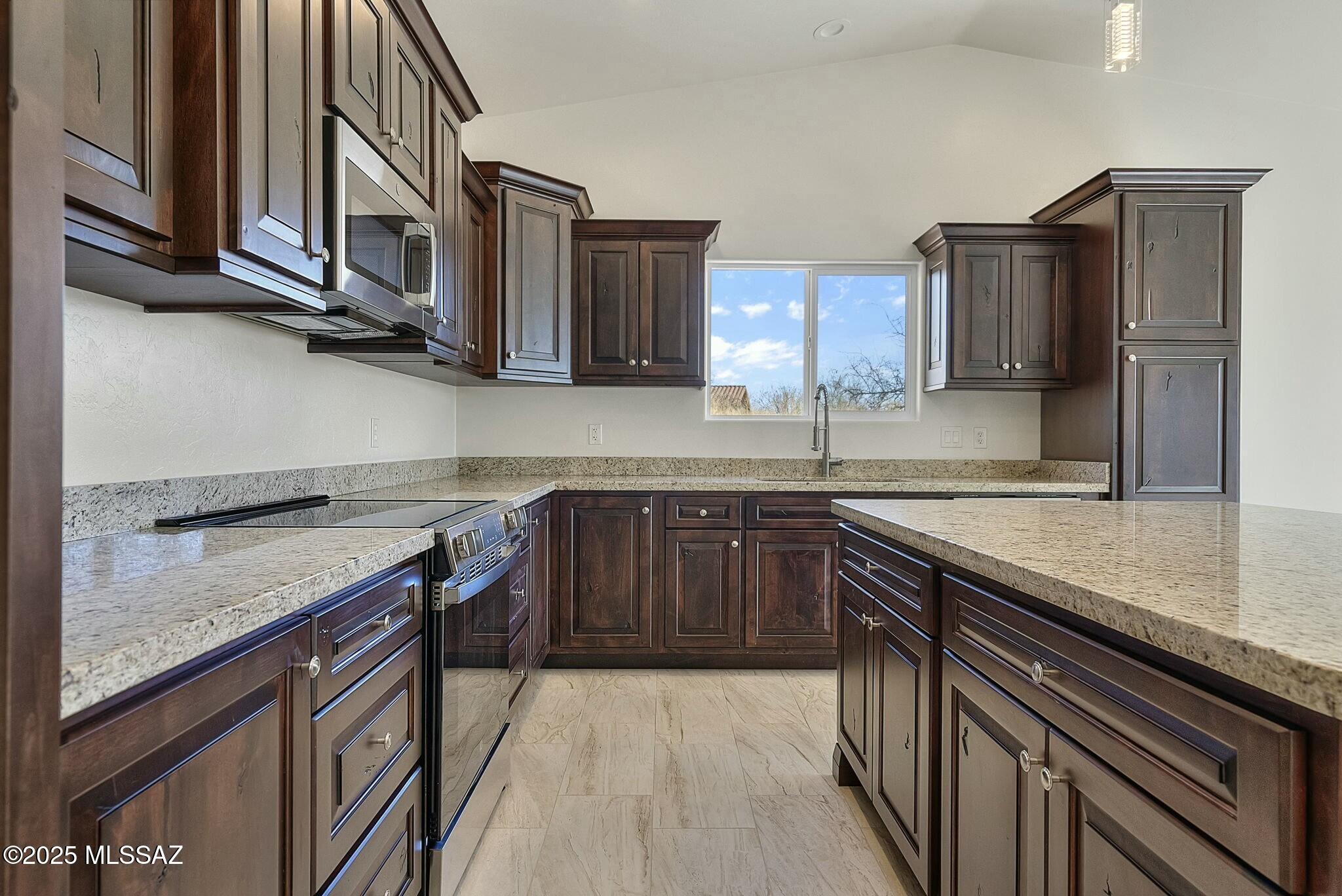 1272 Calle Tubatana Rio Rico, AZ 85648 - Photo 12 of 28 Gallery Image 12