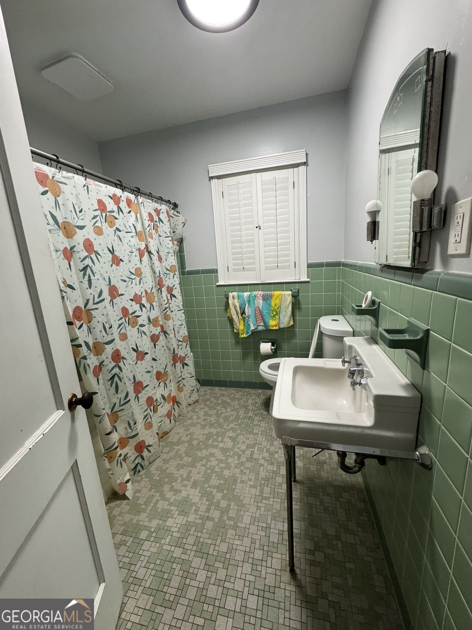 107 Springdale Drive Thomaston, GA 30286 - Photo 25 of 30 a bathroom with a sink toilet and mirror
