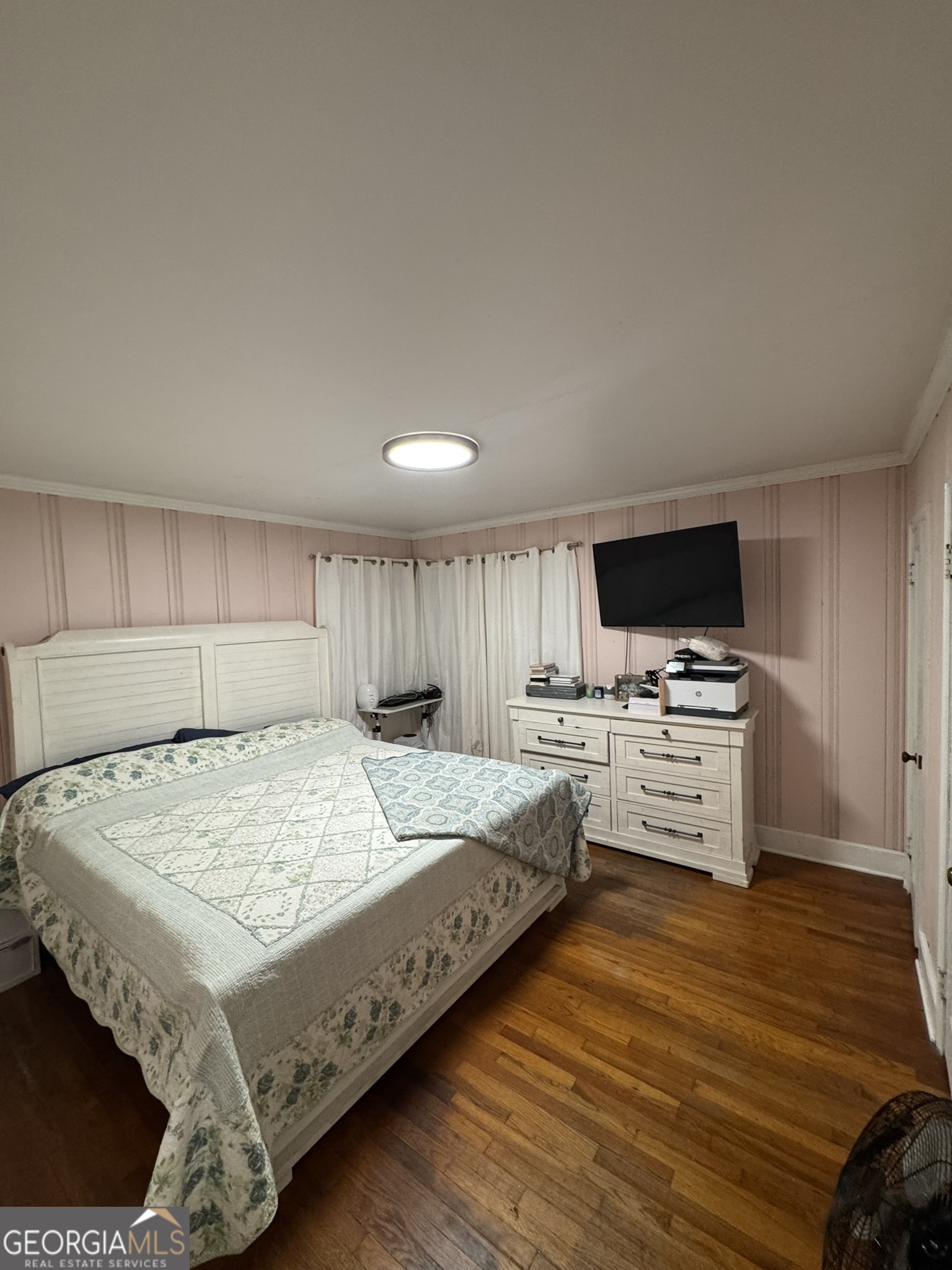 107 Springdale Drive Thomaston, GA 30286 - Photo 27 of 30 a bed room with furniture and flat screen tv