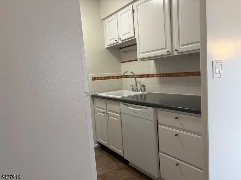 467 Valley Street, Unit 5F Maplewood, NJ 07040 - Photo 12 of 36