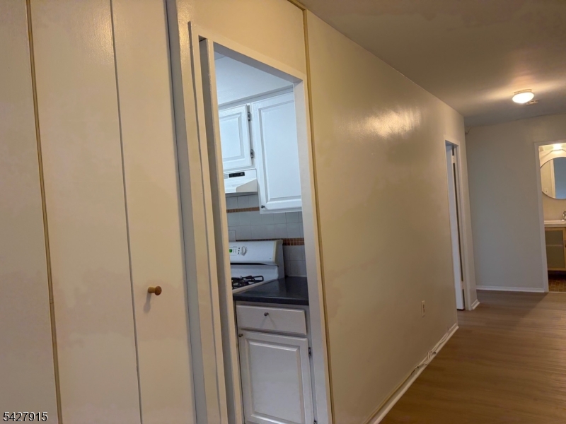 467 Valley Street, Unit 5F Maplewood, NJ 07040 - Photo 13 of 36