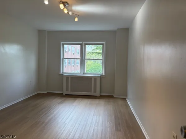 $2,900 | 467 Valley Street, Unit 5F, Maplewood, NJ 07040