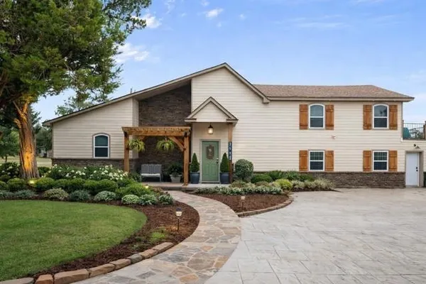 $630,000 | 419 Sky Harbour Court, Granbury, TX 76049