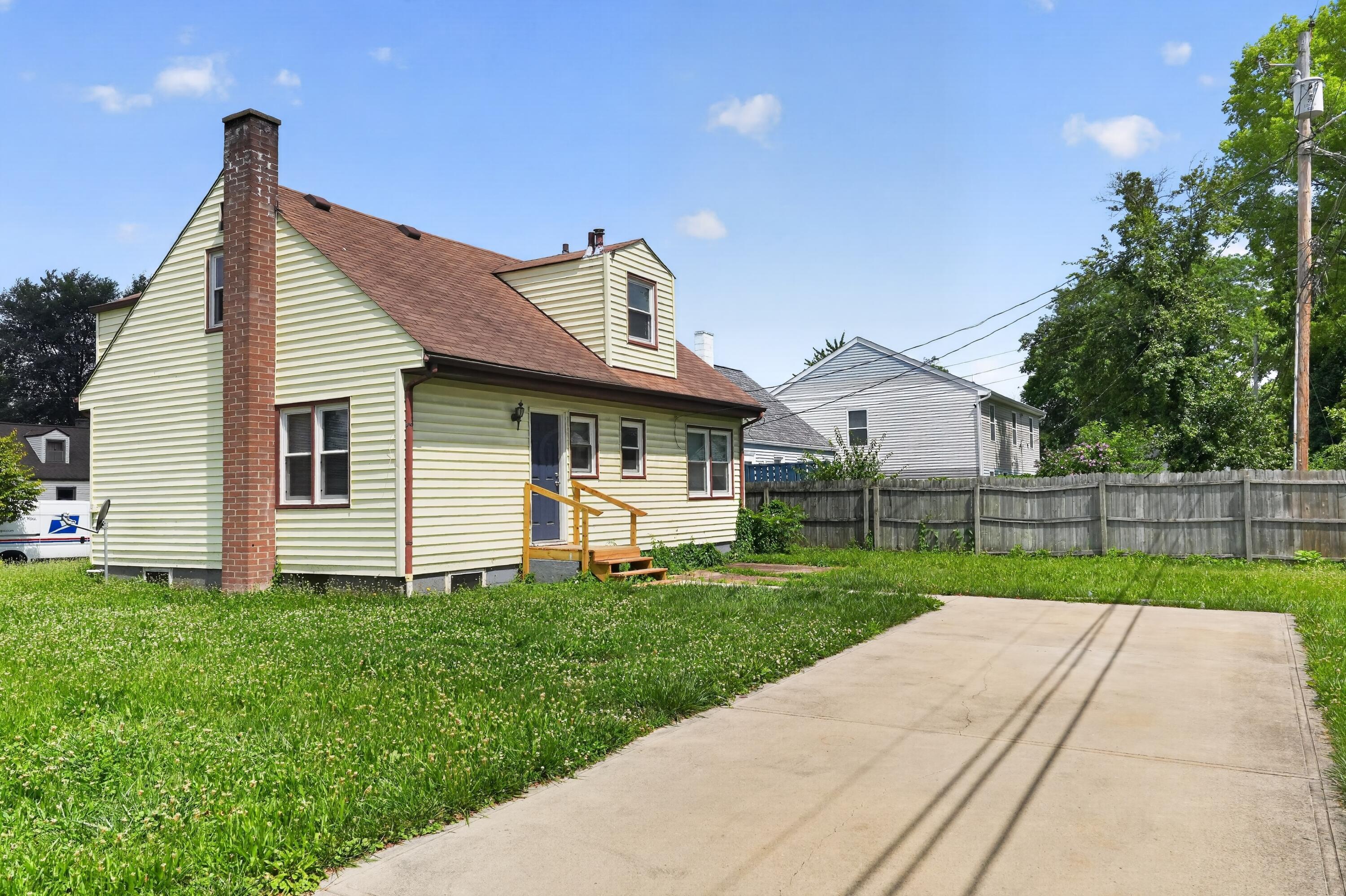 636 South Ashburton Road Columbus, OH 43213 - Photo 30 of 32 03_636_S_Ashburton_Rd-Exterior-on-4