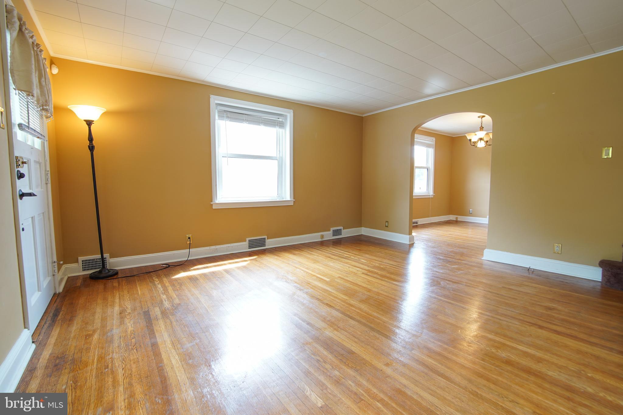 184 Marshall Road Lansdowne, PA 19050 - Photo 3 of 40 Living room