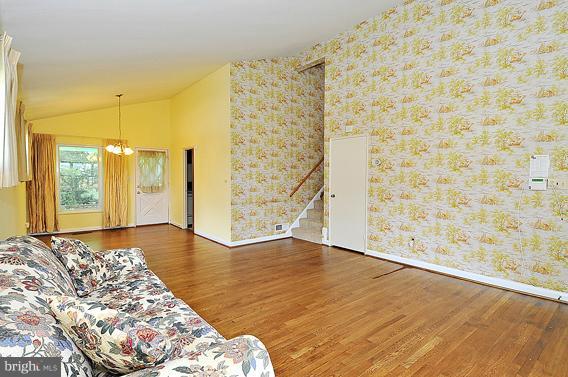 928 Vanderwood Road Catonsville, MD 21228 - Photo 8 of 17 Living Room