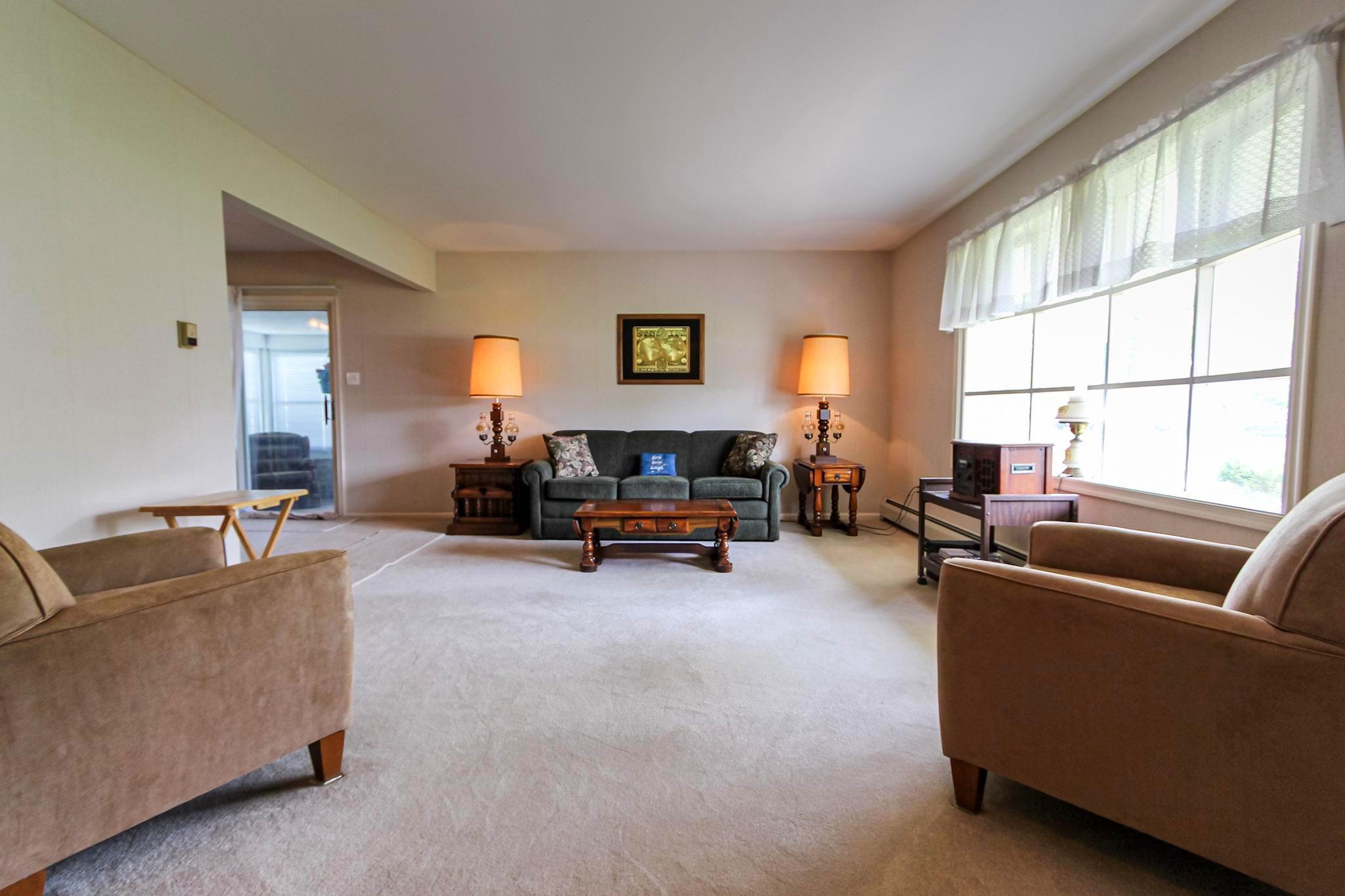 4100 Orangemans Road Hatboro, PA 19040 - Photo 8 of 26 Living Room