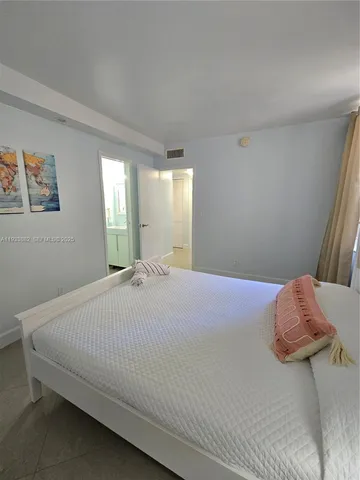 $2,500 | 88500 Overseas Highway, Unit 301, Islamorada, FL 33036