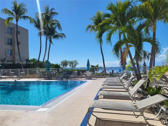 $2,500 | 88500 Overseas Highway, Unit 301, Islamorada, FL 33036