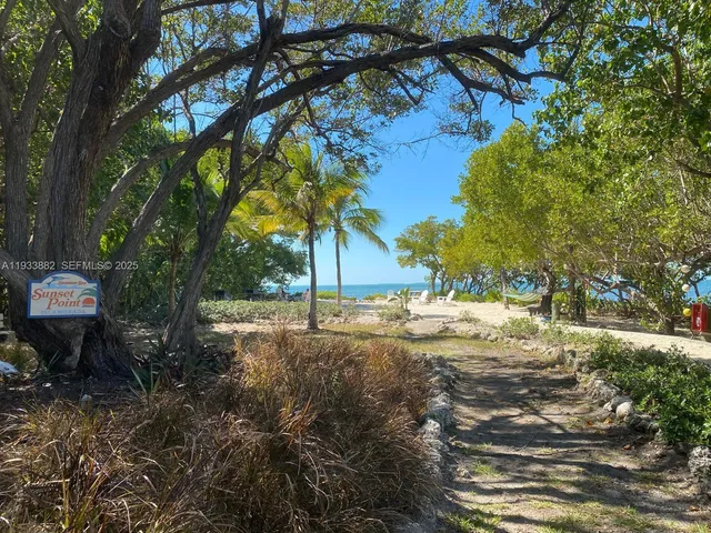 $2,500 | 88500 Overseas Highway, Unit 301, Islamorada, FL 33036