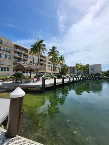 $2,500 | 88500 Overseas Highway, Unit 301, Islamorada, FL 33036