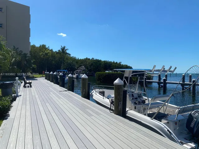 $2,500 | 88500 Overseas Highway, Unit 301, Islamorada, FL 33036