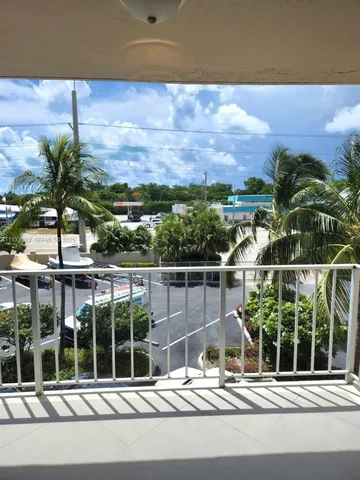 $2,500 | 88500 Overseas Highway, Unit 301, Islamorada, FL 33036