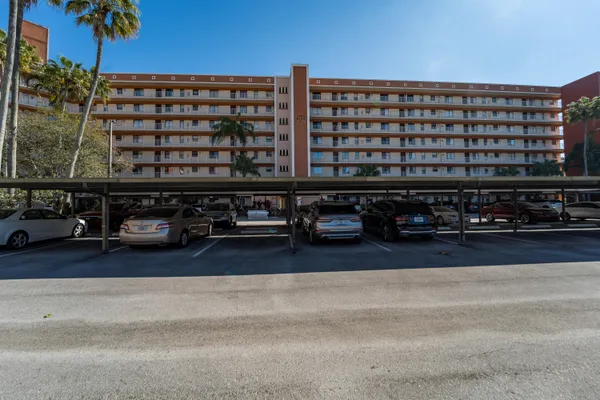 $199,000 | 7360 South Oriole Boulevard, Unit 706, Delray Beach, FL 33446