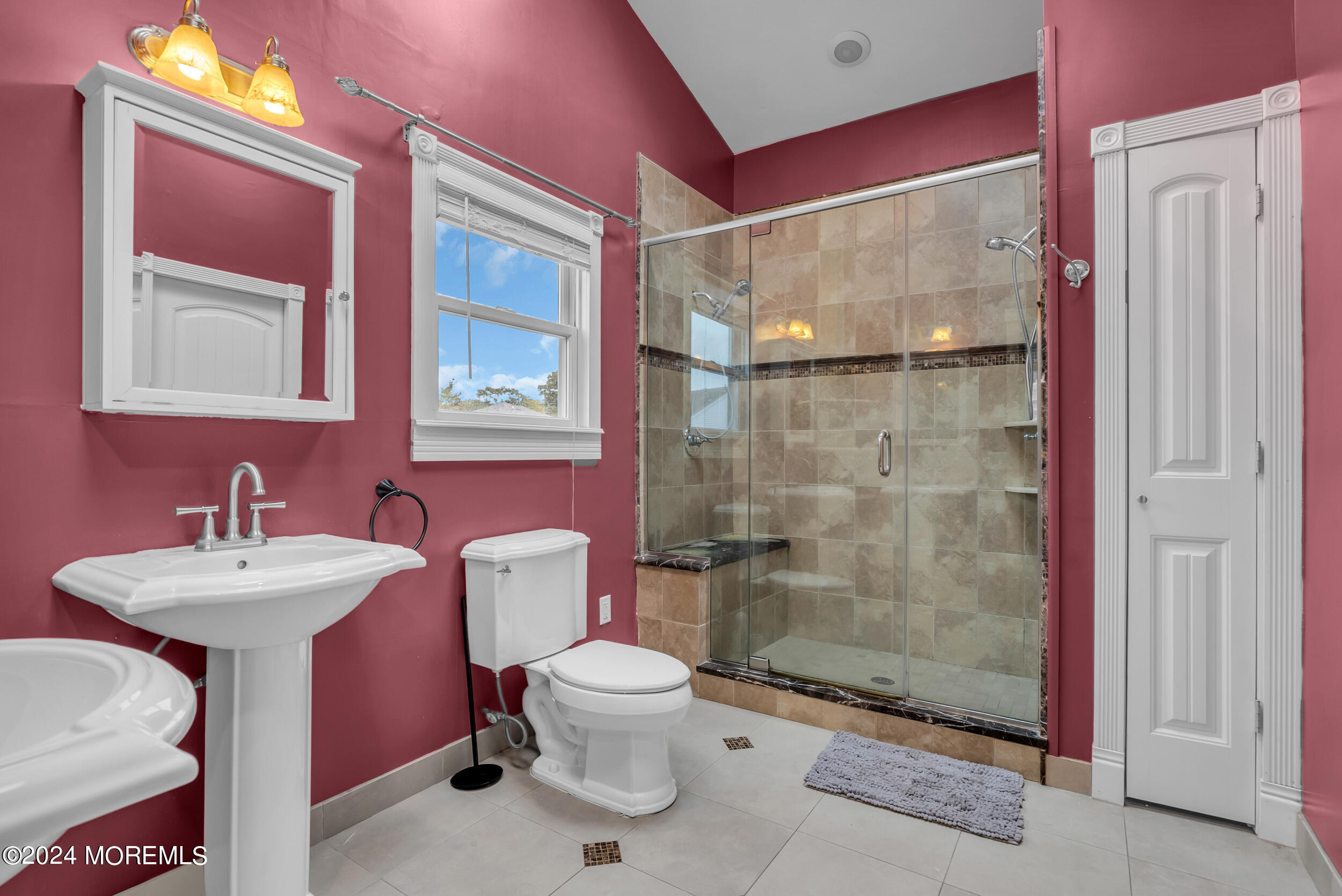 327 Roosevelt Avenue Oakhurst, NJ 07755 - Photo 15 of 24 098