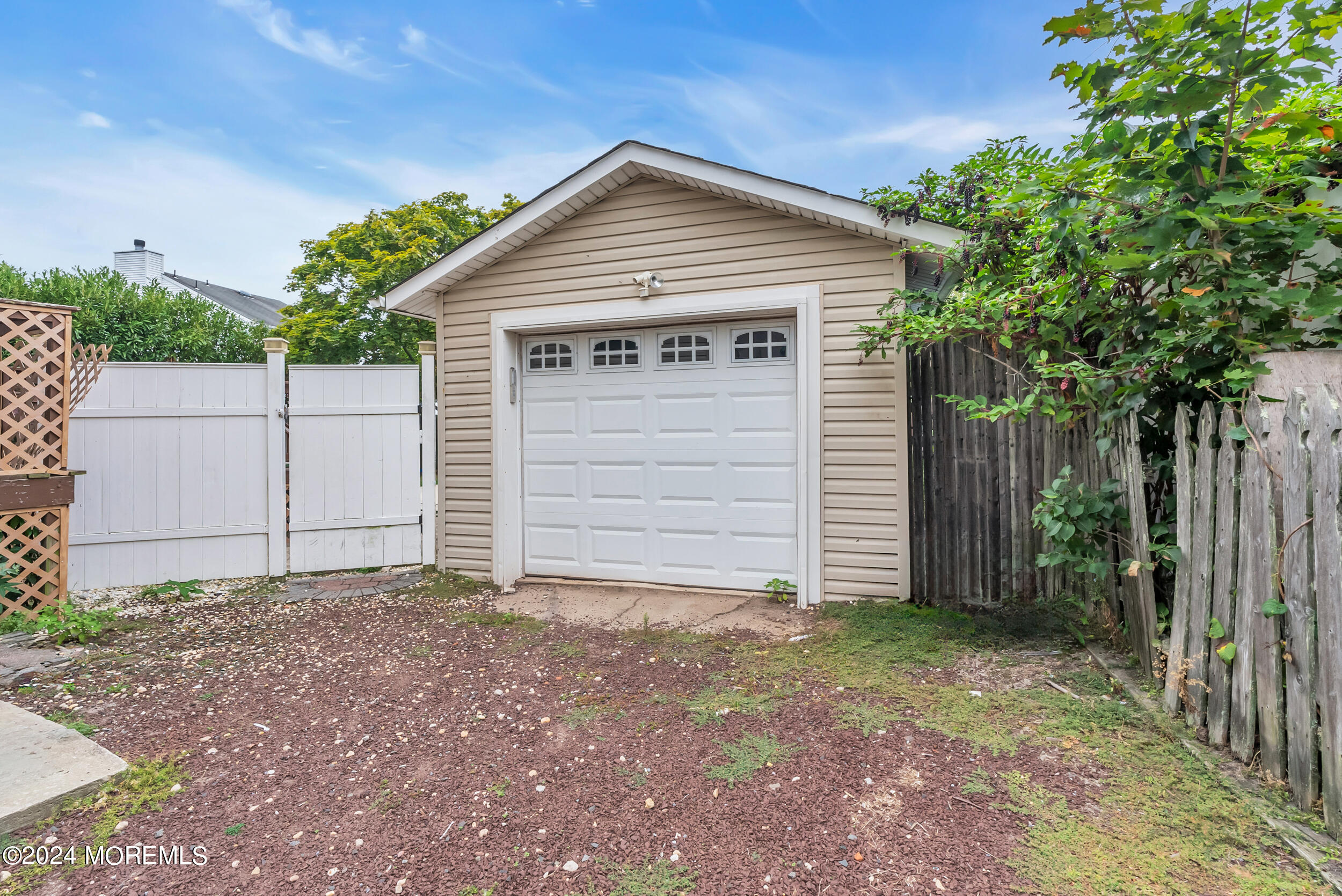 327 Roosevelt Avenue Oakhurst, NJ 07755 - Photo 22 of 24 109