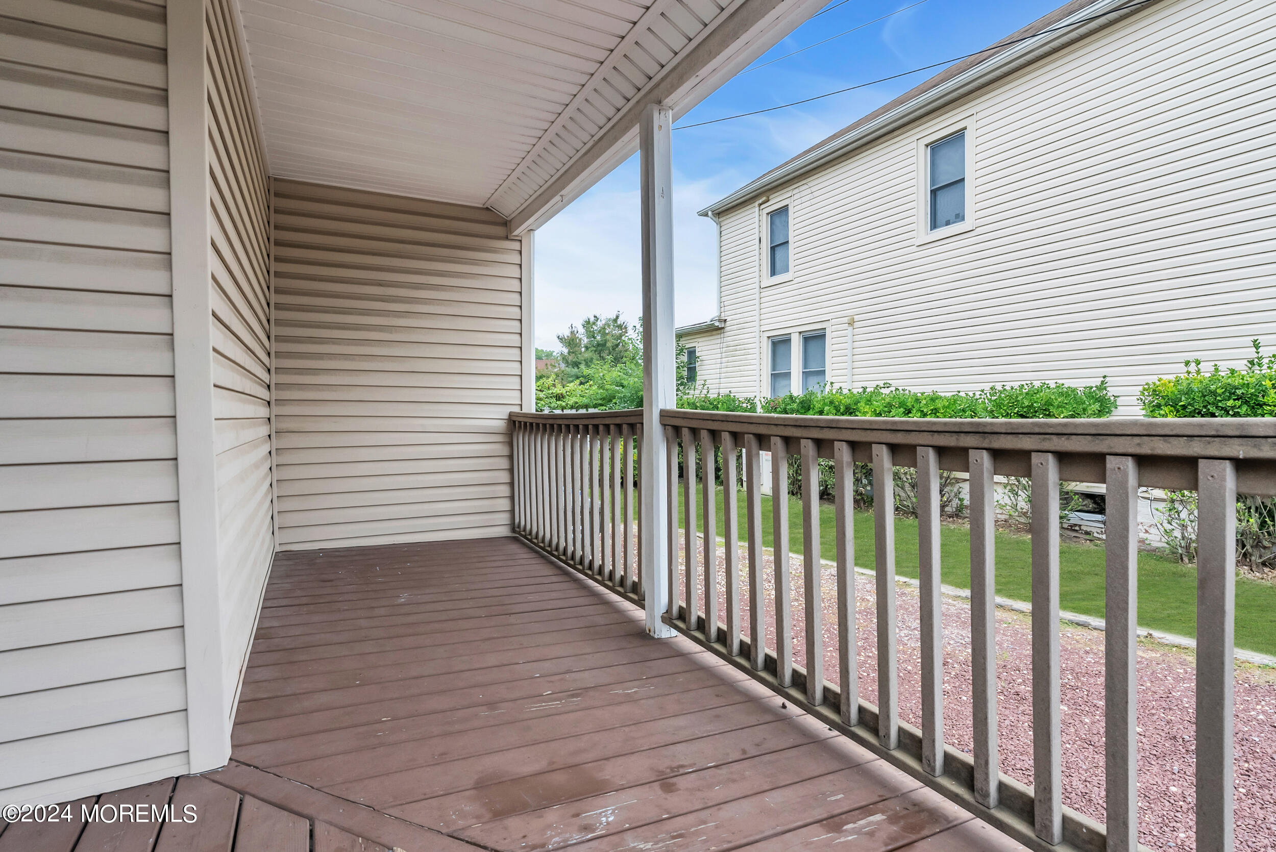 327 Roosevelt Avenue Oakhurst, NJ 07755 - Photo 3 of 24 080