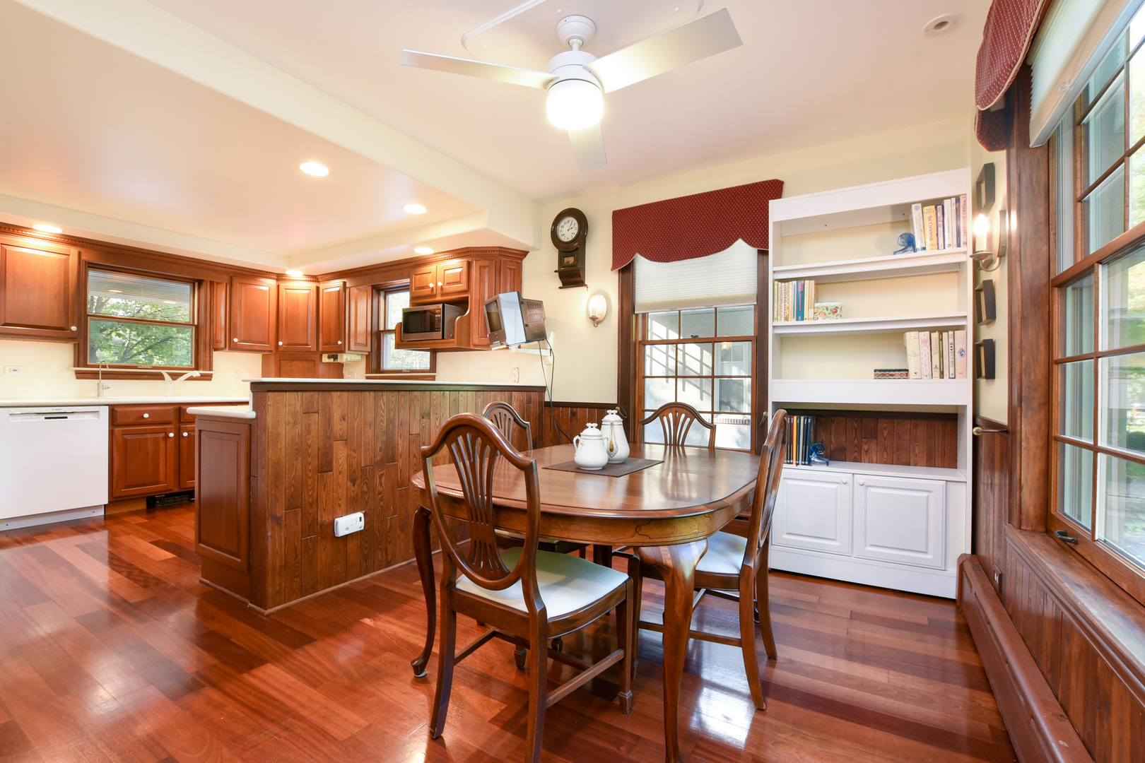199 Olmsted Road Riverside, IL 60546 - Photo 14 of 40