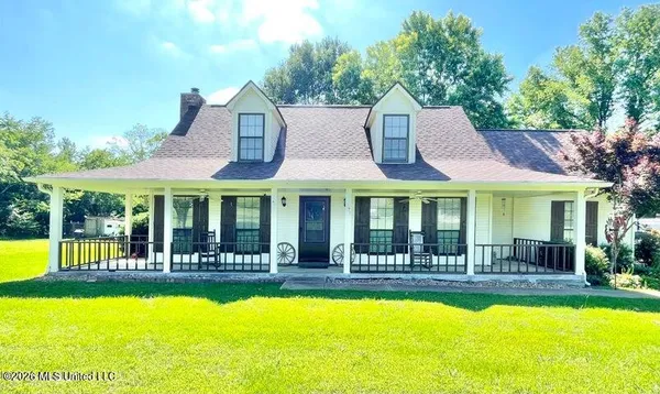 $340,000 | 3079 Lake Grove Drive, Hernando, MS 38632