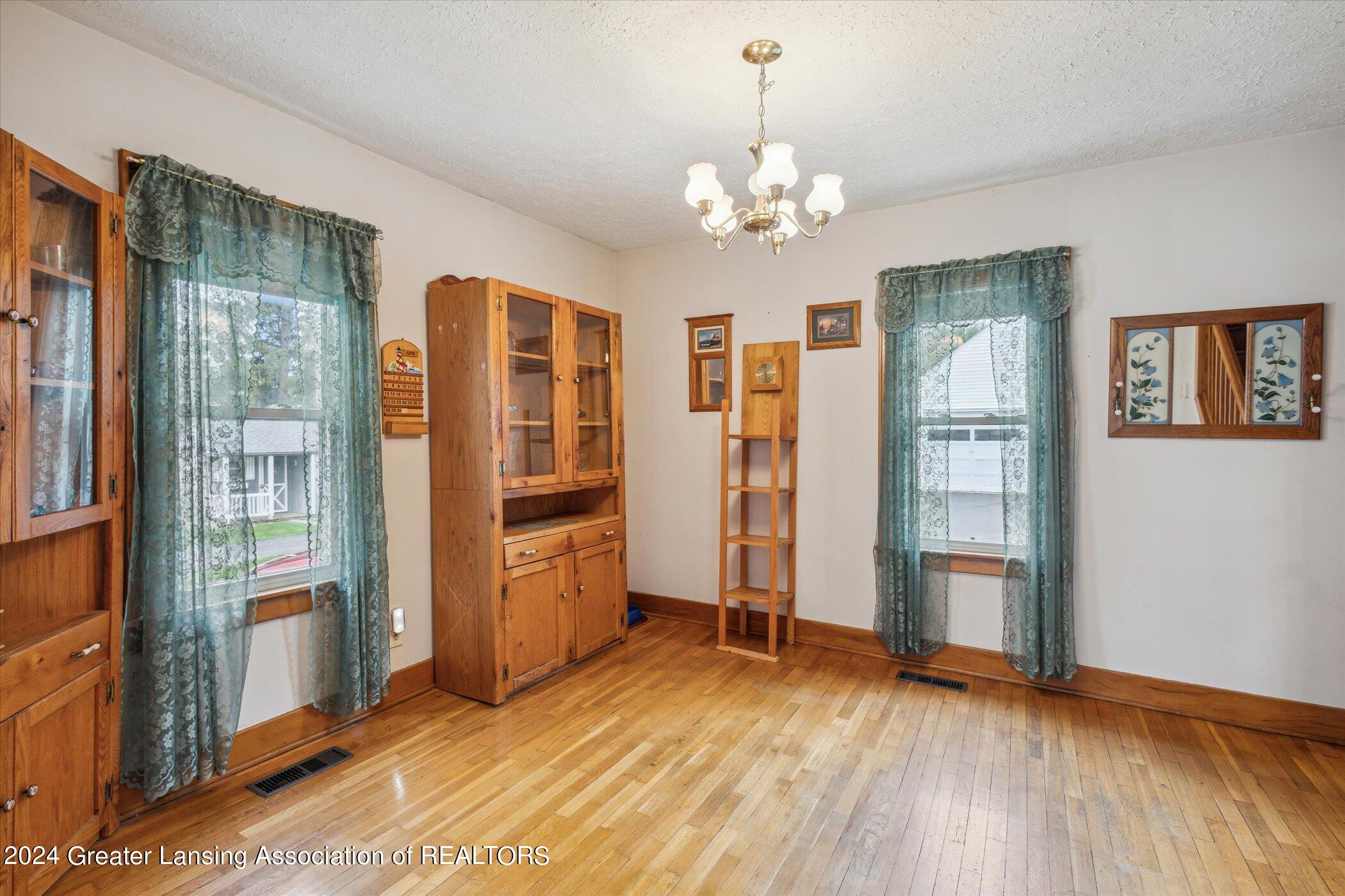 2909 East Clark Road Bath, MI 48808 - Photo 7 of 31 06-2909-E-Clark-Rd-Bath-Twp-MI-48808-Win