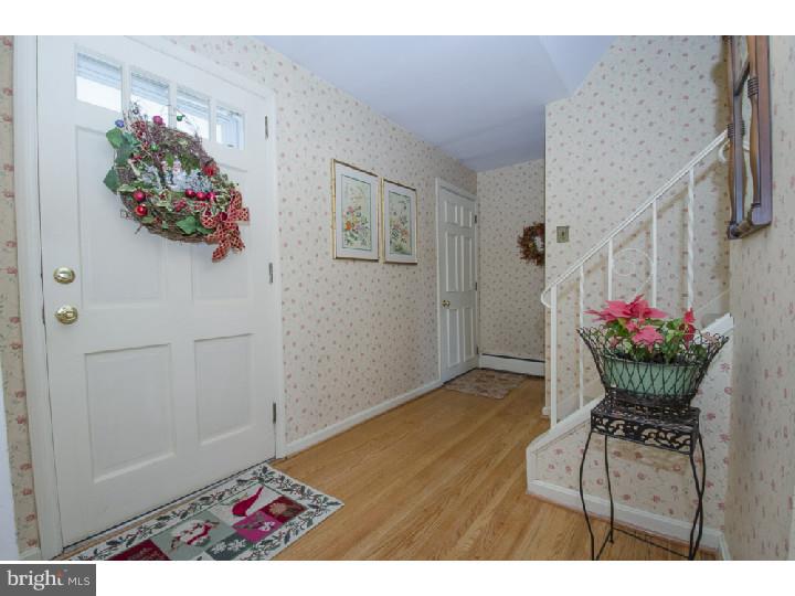 927 Cloverly Road Berwyn, PA 19312 - Photo 2 of 21 Foyer