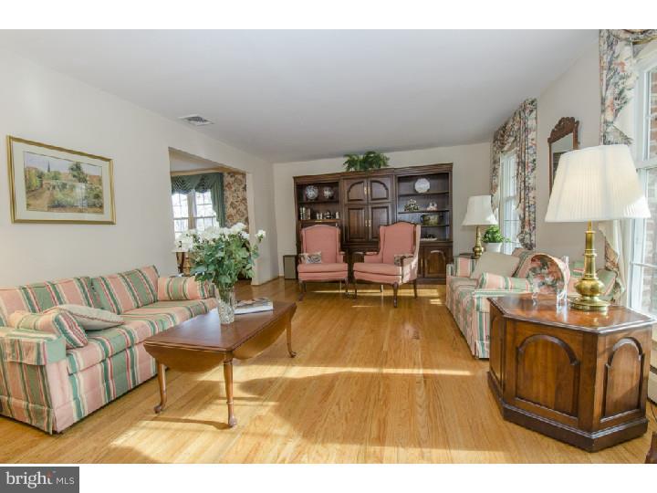 927 Cloverly Road Berwyn, PA 19312 - Photo 3 of 21 Living Room