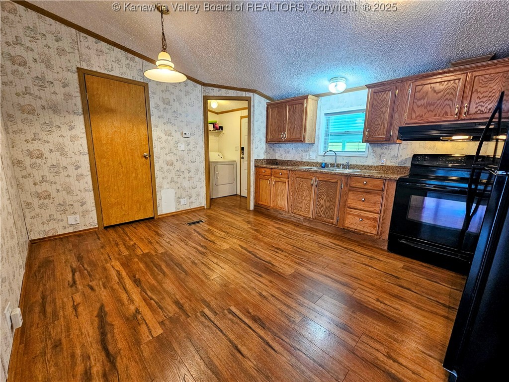 5041 Sandhill Road Point Pleasant, WV 25550 - Photo 14 of 32 Dining Area / Kitchen