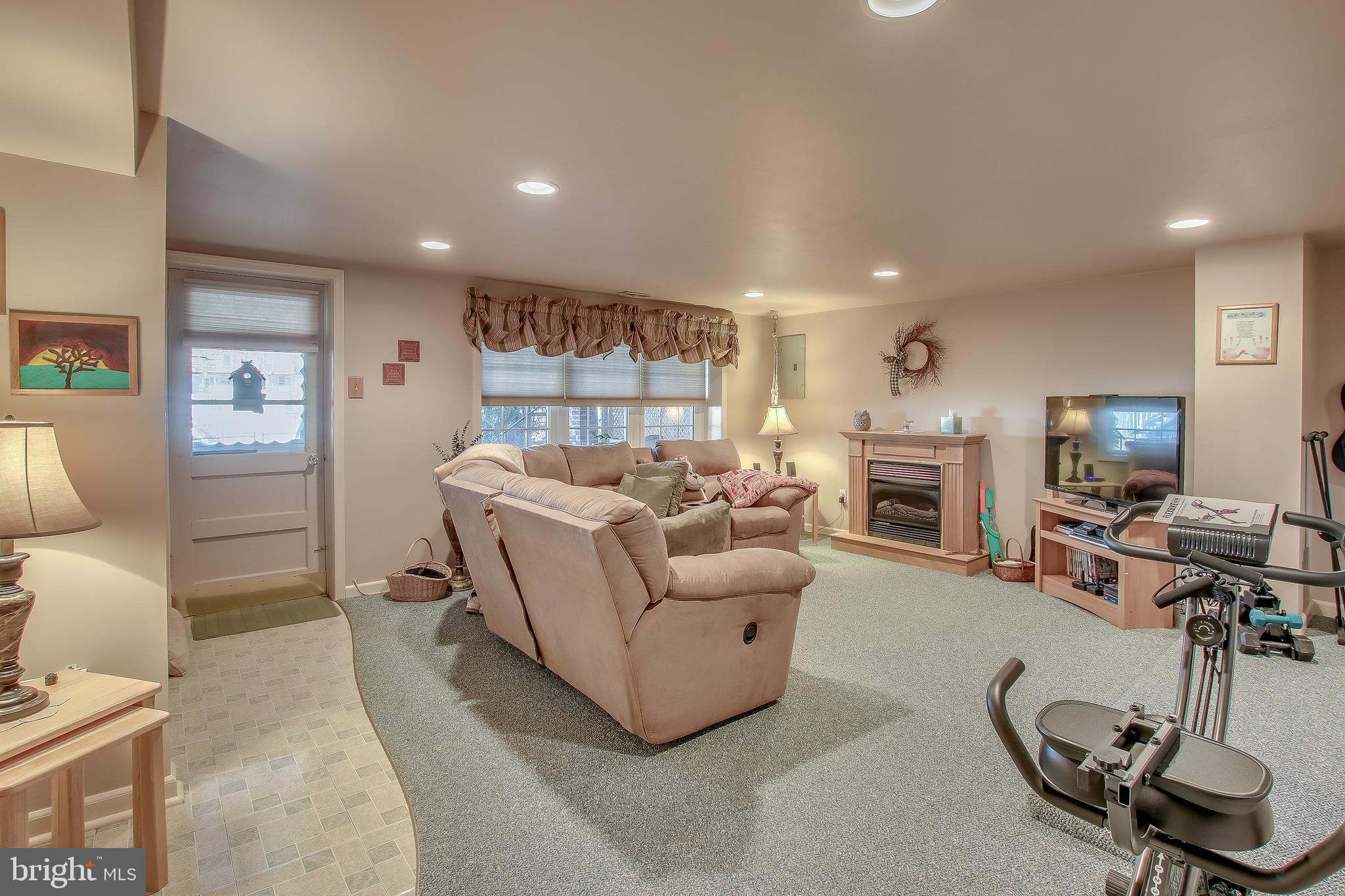 12835 Elnora Road Philadelphia, PA 19154 - Photo 18 of 36 Gallery Image 18